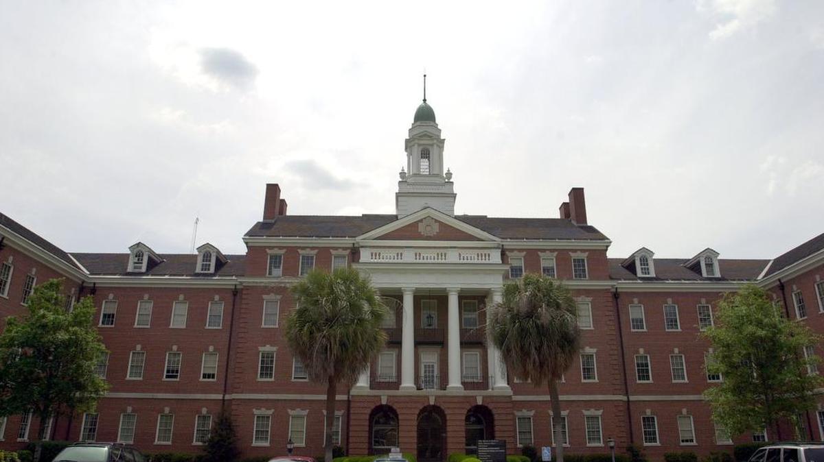 050201 Jason Clark - The USC School of Medicine in Columbia is one of the two public medical schools in South Carolina. Because such education is expensive to the state, and because S.C. is a relatively small state, there are often complaints about having two such schools. Officials say the missions of the two schools are different and both are needed to produce the number and type of doctors the state needs. Jason Clark/The State