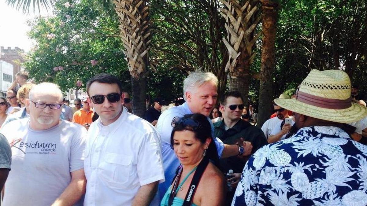 
Glenn Beck, on his way to Emanuel AME Church in Charleston, shakes the hand of a man (in the background) wearing a “Black lives matter” T-shirt. | Issac J. Bailey/The Sun News @ijbailey
