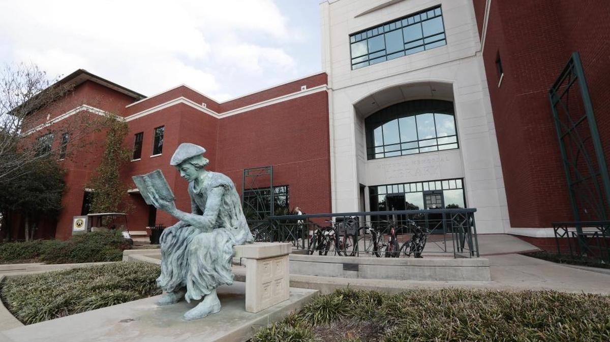 The Ulysses S. Grant Presidential Library and its museum and the Frank and Virginia Williams Collection of Lincolniana Gallery are housed in the Mitchell Memorial Library on the Mississippi State University campus.