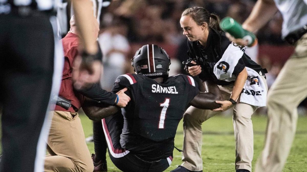 South Carolina wide receiver Deebo Samuel (1) is helped by trainers after suffering an injury during the second half of Saturday’s game against Kentucky.