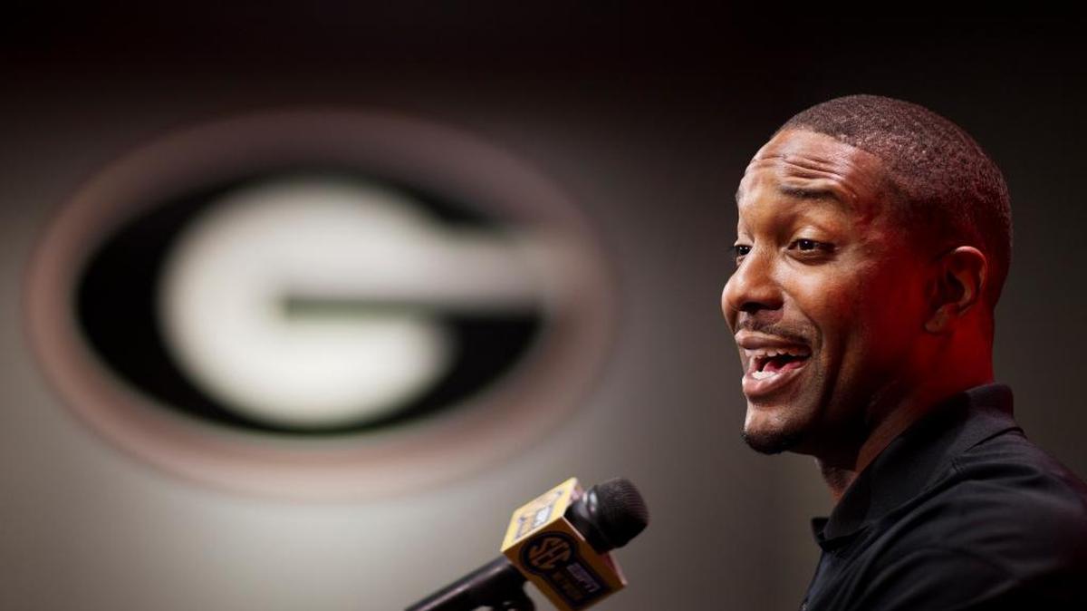 Georgia football interim head coach Bryan McClendon will become South Carolina’s receivers coach and co-offensive coordinator after the Bulldogs’ bowl game.