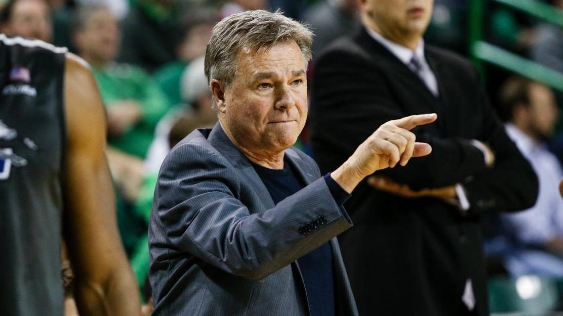 Marshall coach Dan D’Antoni points to one of his players during a game against Middle Tennessee State earlier this season.