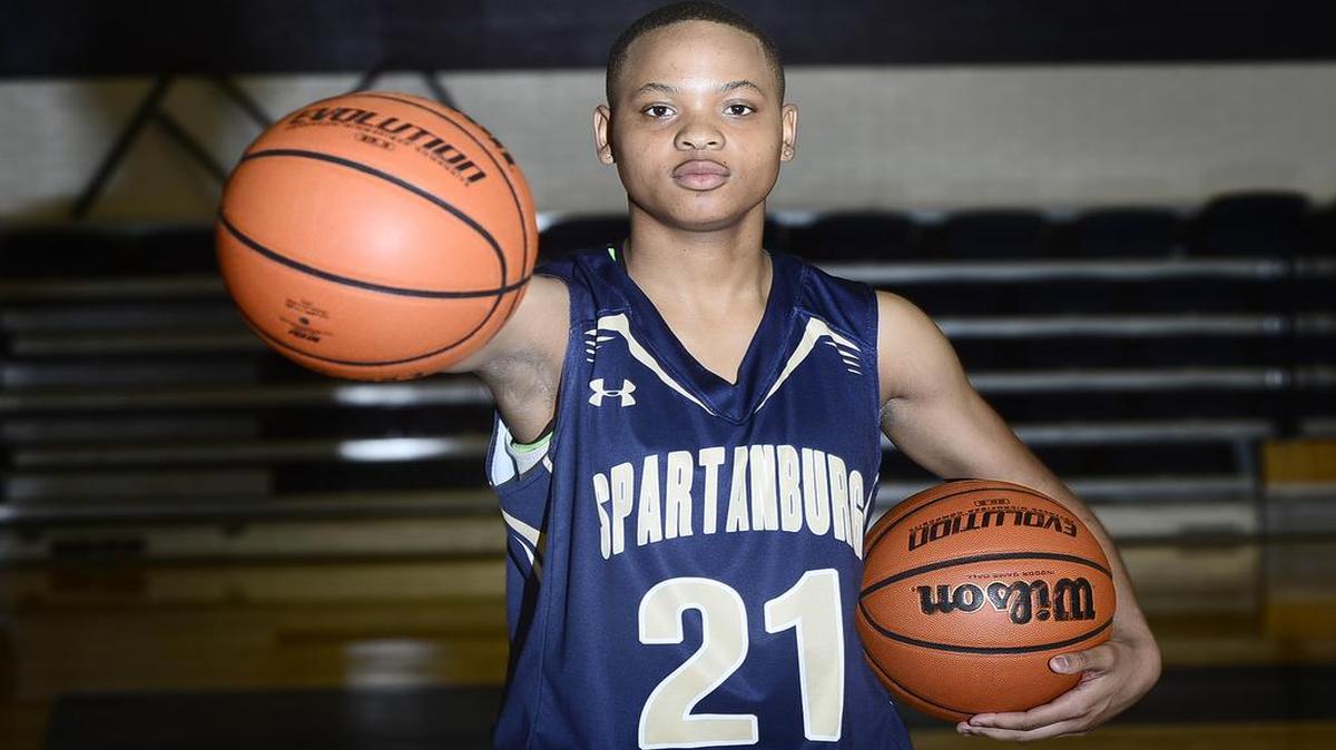 Named South Carolina’s Gatorade Player of the Year, Kionna Jeter is one of only three players in state girls basketball history to score in upward of 3,000 points.