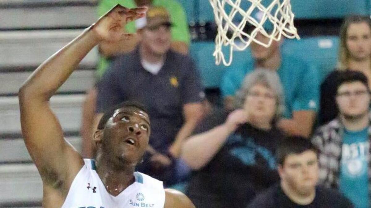 Coastal Carolina’s Jaylen Shaw scored 14 points against UTSA on Friday.
