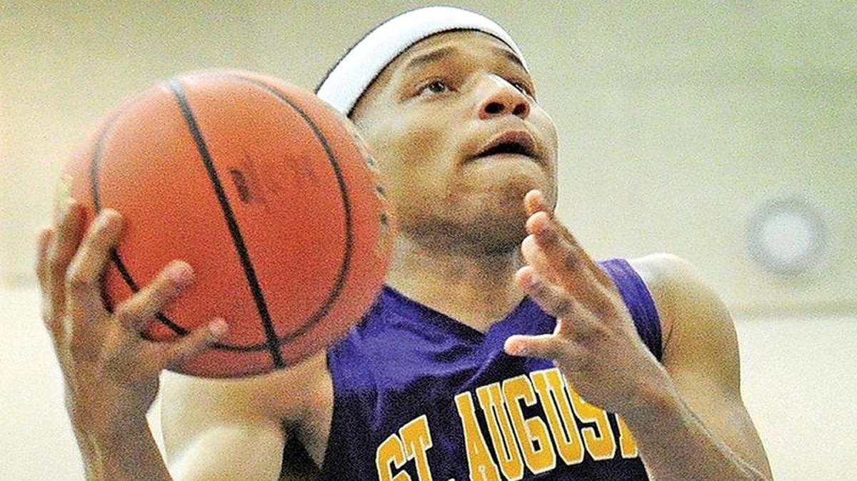 Devante Jones, a point guard from St. Augustine High School in New Orleans, has signed with Coastal Carolina.