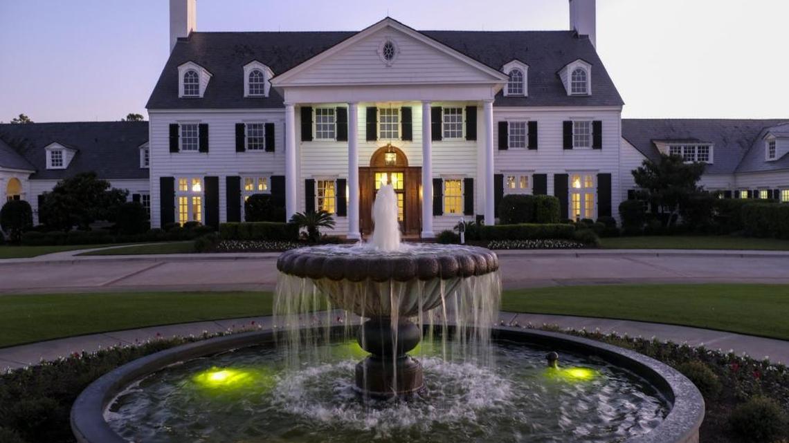 With Woods, economy back, is that a good sign for MB area golf courses? Let’s hope so