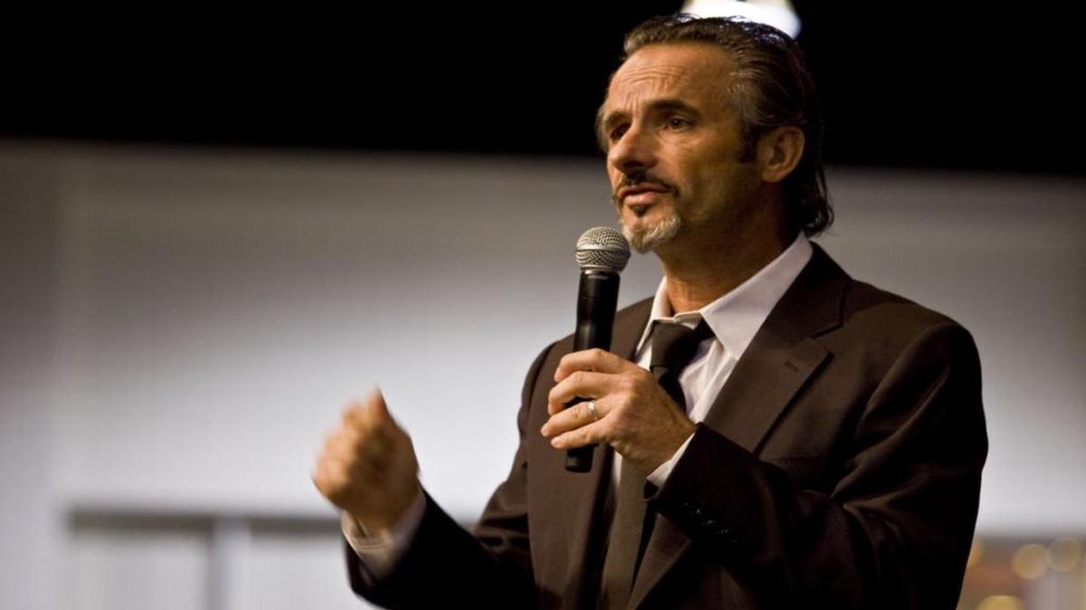 David Feherty speaks to participants of the Myrtle Beach World Amateur Handicap Championship at the Myrtle Beach Convention Center in 2010. Feherty will return in October 2018 for a two-hour stand-up performance in support of the new Mentor Cup and junior golf initiatives in the area.