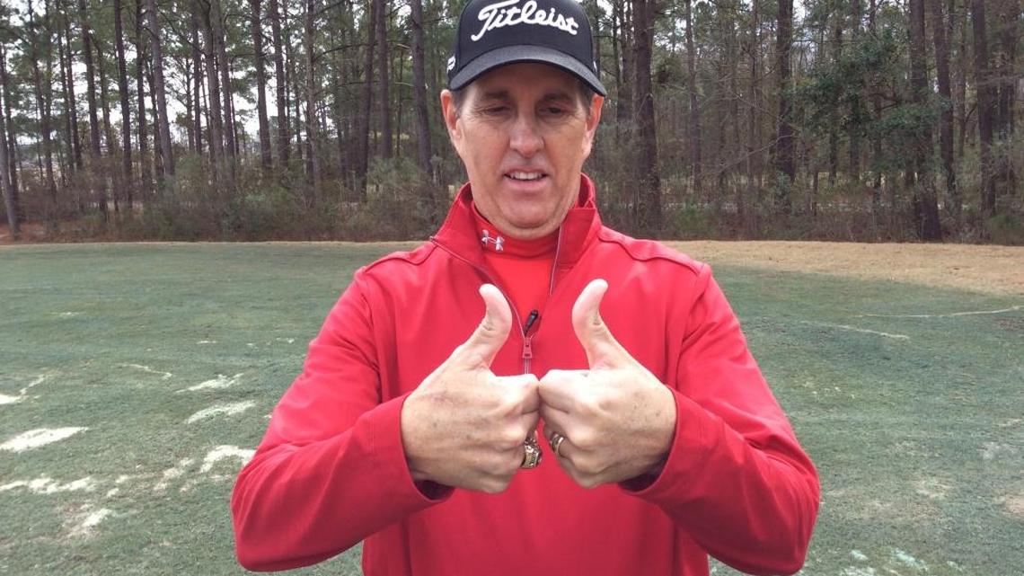 Weekly golf tip with Brad Redding: Curve in the thumb important to achieving proper grip
