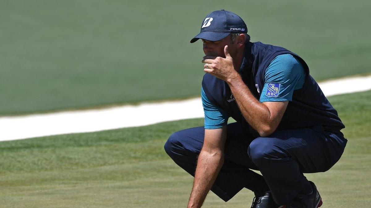 Matt Kuchar lines up a putt on the second green during the final round of the Masters Tournament on Sunday.