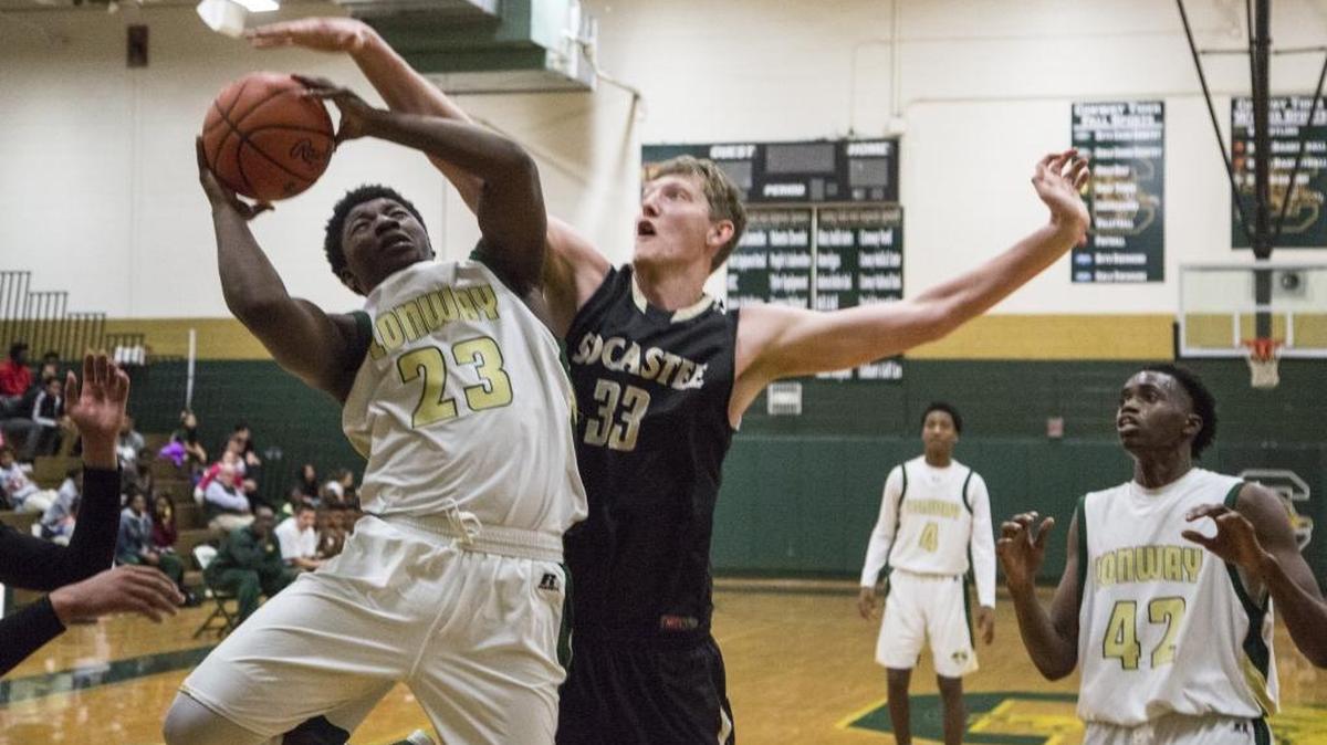 Socastee center Jason Cudd alters the shot of Conway’s Jaylen Moody last season. The 7-foot-1 big man verbally committed to play college basketball at the University of South Carolina on Monday.