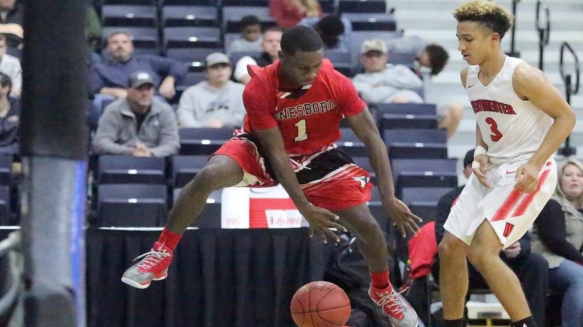 Alex Glass (1) of Jonesboro (Ga.) and Chris Simmons (3) of Westchester (Calif.) chase a loose ball.