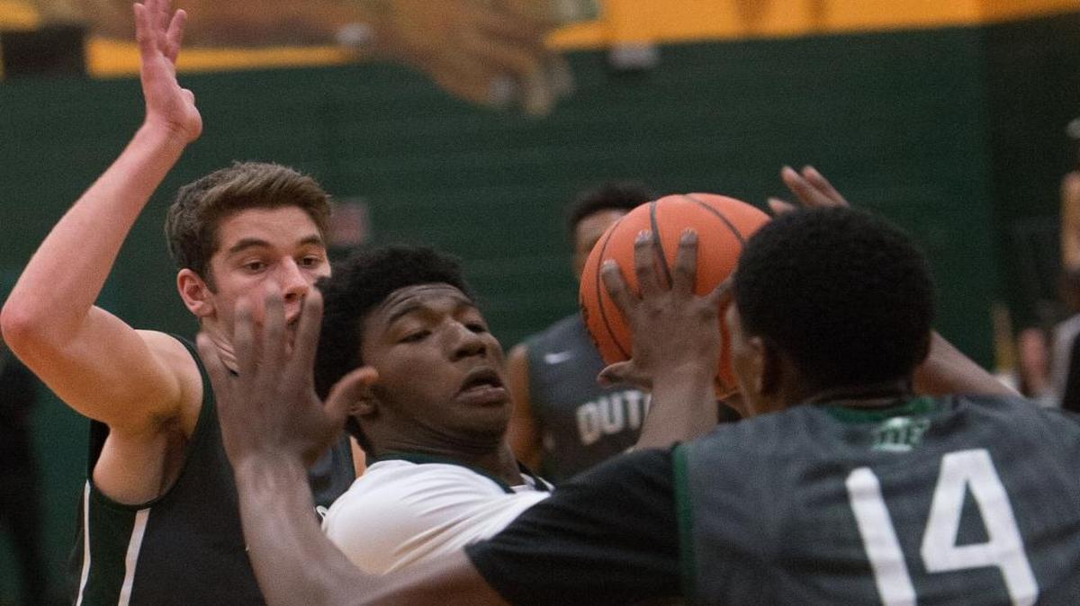 Jaylen Moody tries to break though the crowd.