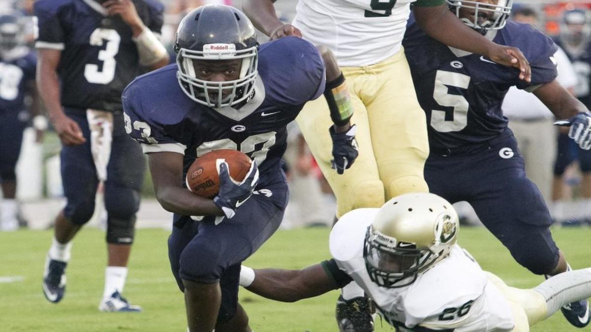 Georgetown’s Deakidd Anderson breaks away from the tackle of Conway’s Jerron Bellamy last season.