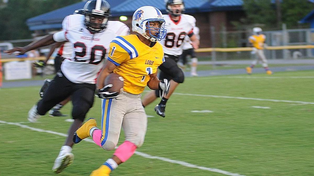 
Loris’ Desmond Dozier rounds the corner en route to a touchdown against Waccamaw on Tuesday.

