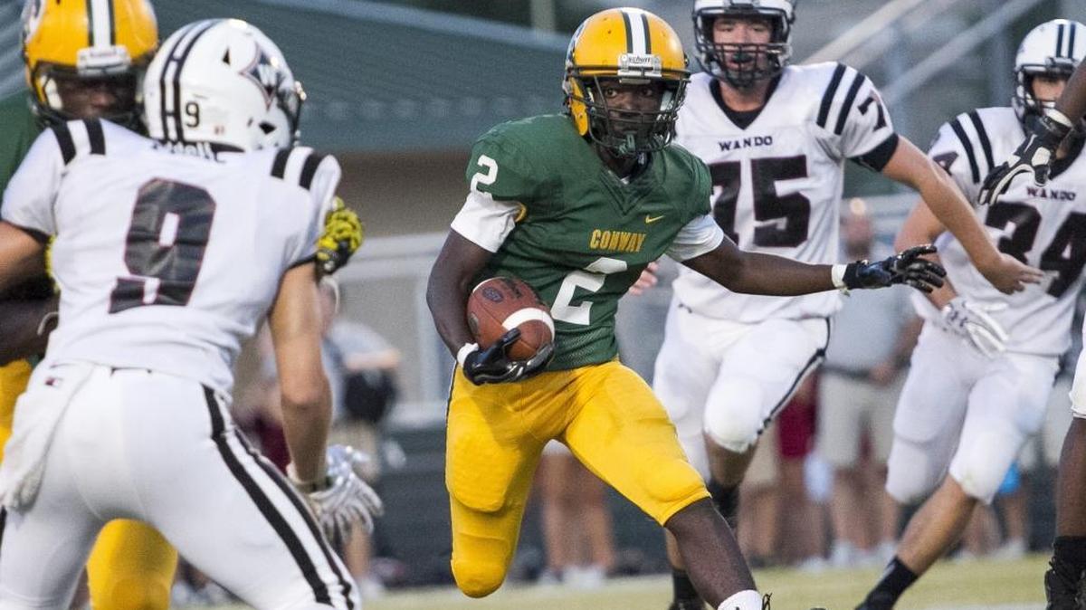 Conway’s Rakim Bellamy looks for a hole in the Wando defense Friday.