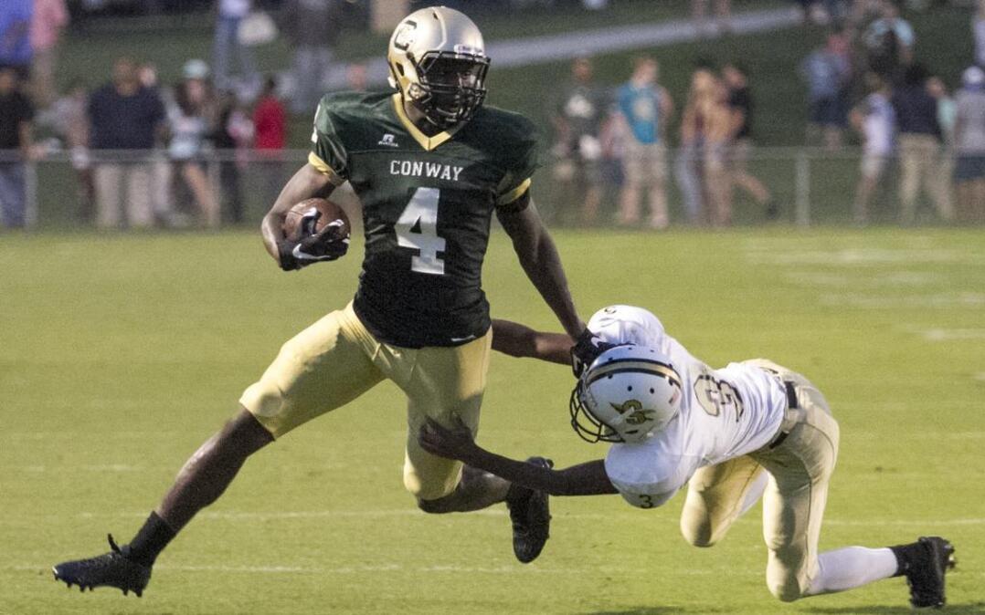 
Conway’s Bryan Edwards slips away from Socastee’s Aeneas Green on Friday night.
