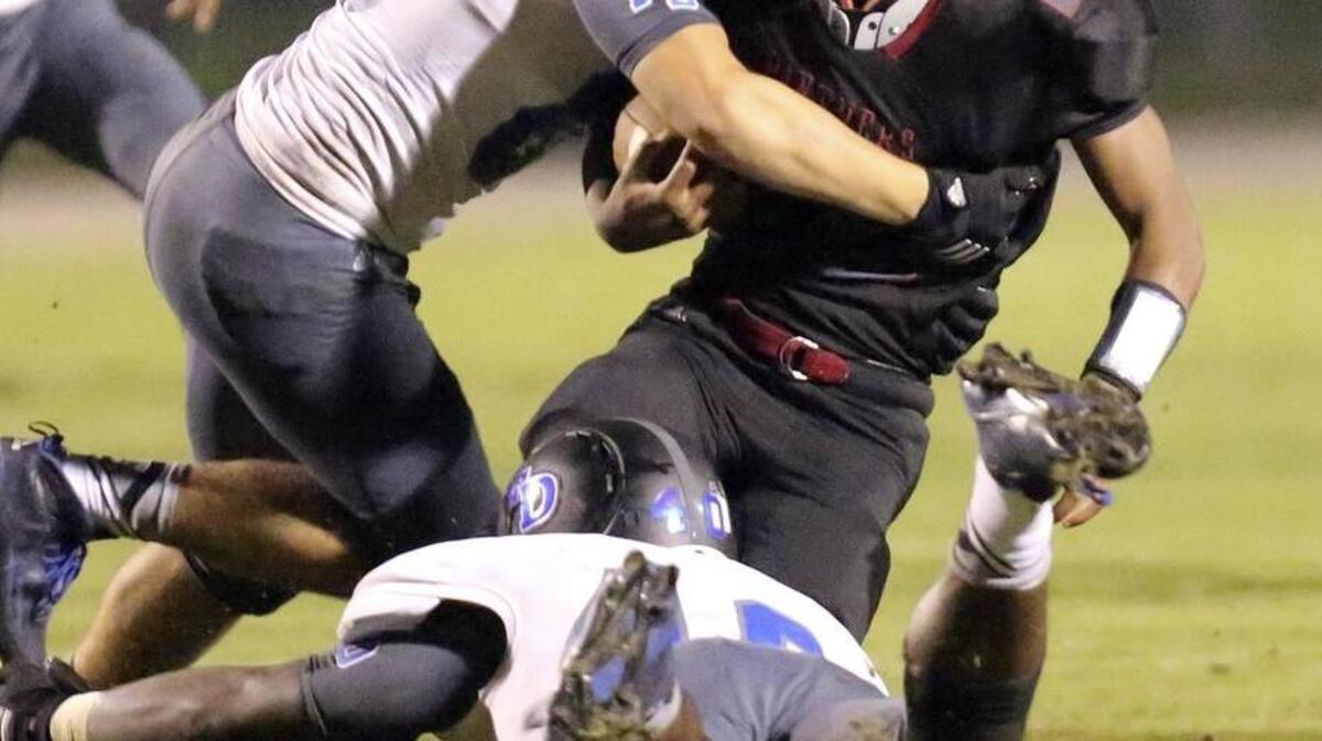 
Carolina Forest’s Dyverse Simmons (28) gets close to scoring in the game with Fort Dorchester on Aug. 28, 2015. The Panthers lost 28 to 36.
