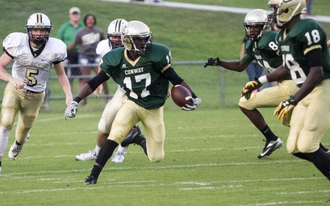 
Conway’s Juwon Moody runs back the opening kickoff for a touchdown against Socastee. 
