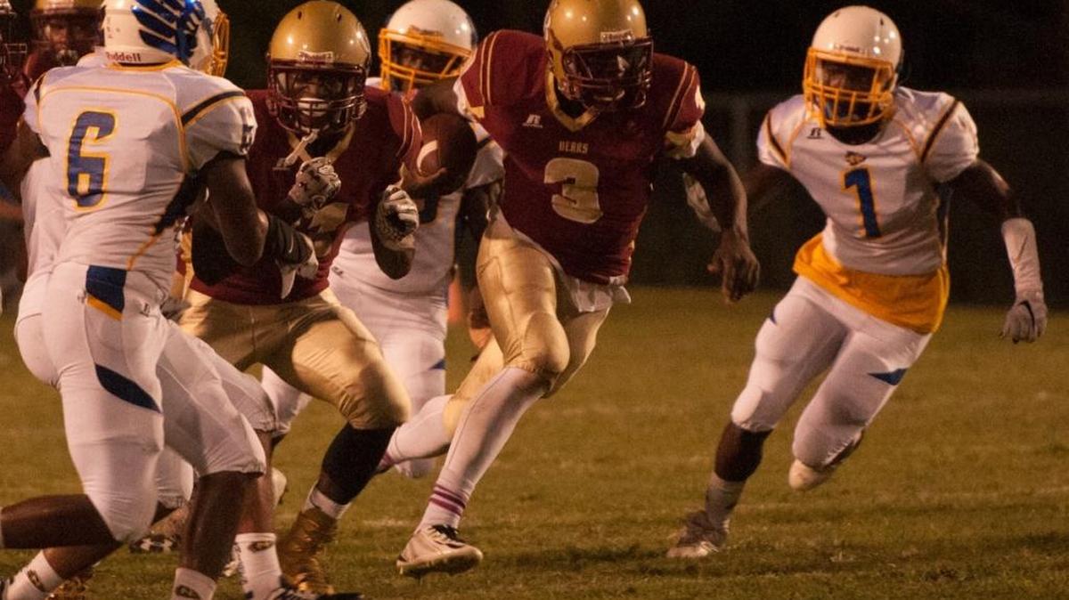 Carvers Bay’s Byron Young (center) scored a touchdown against Andrews on Friday night.