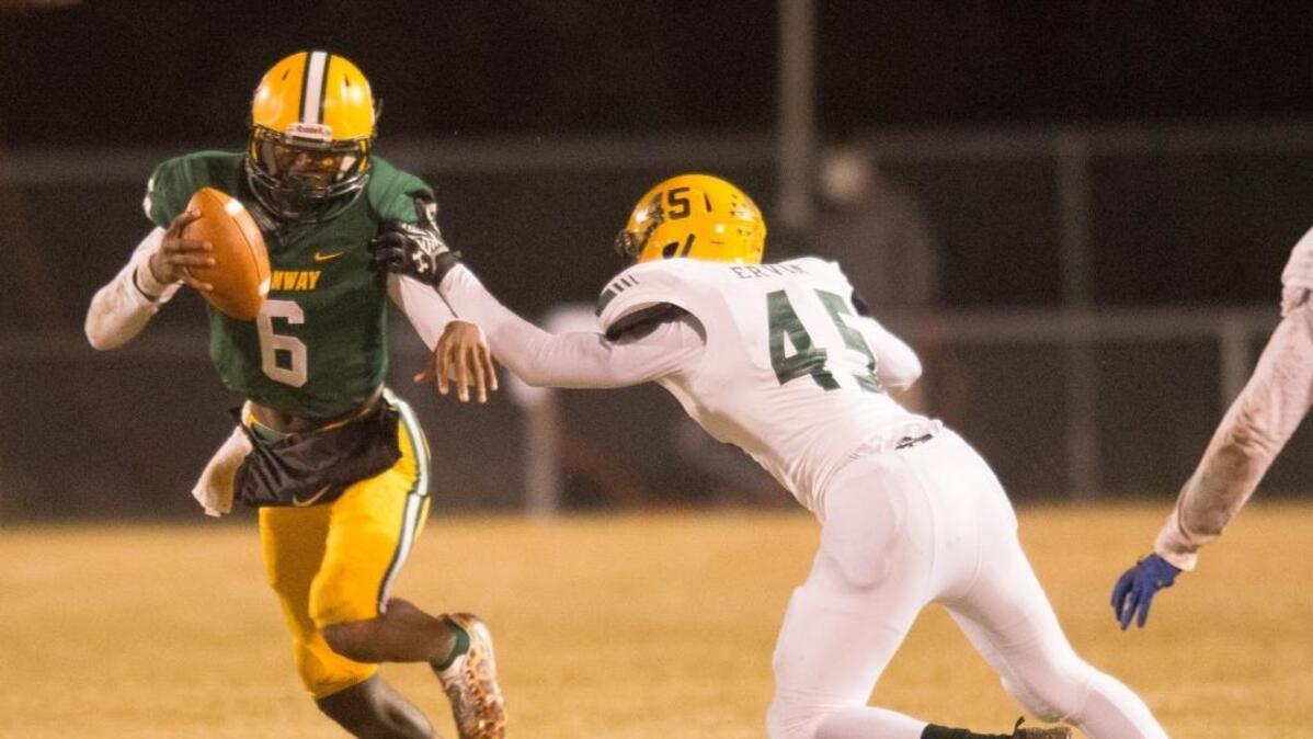 Conway’s D'Waun Grainger brings the ball down field against Spring Valley on Friday.