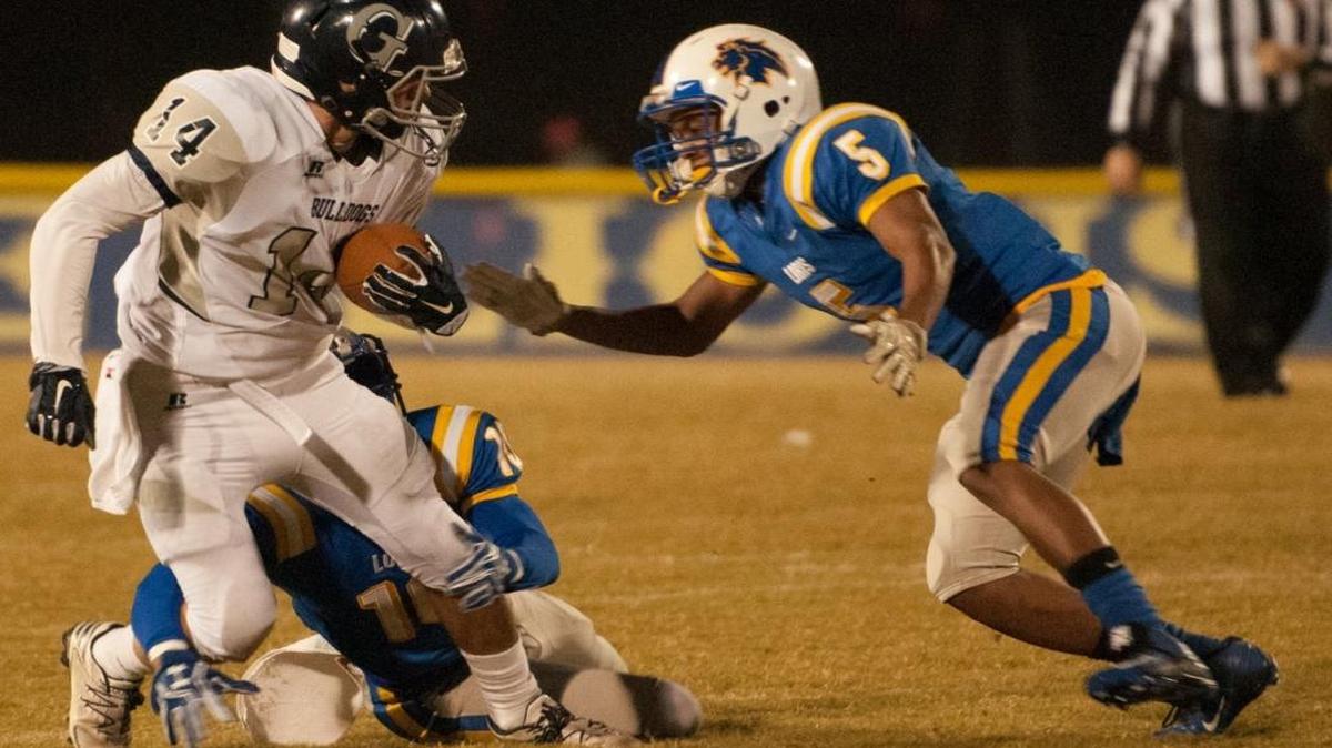 Georgetown’s Tevin Livingston (left) looks to avoid Loris defenders.