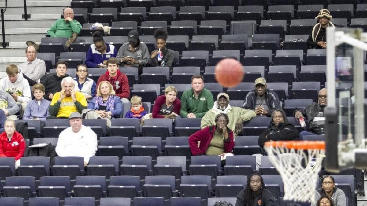 Fans look on during the 2016 CresCom Bank Holiday Invitational.