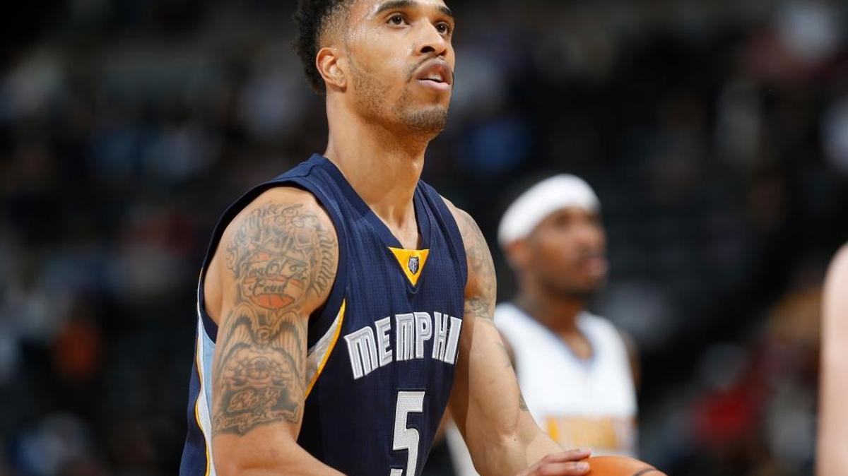 Guard Courtney Lee was acquired by the Charlotte Hornets in a deal with the Memphis Grizzlies.
