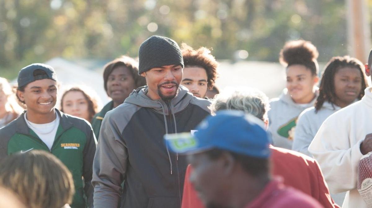 Charlotte Hornets point guard Ramon Sessions greets folks who came by for his annual turkey drive in the Racepath community Sunday.