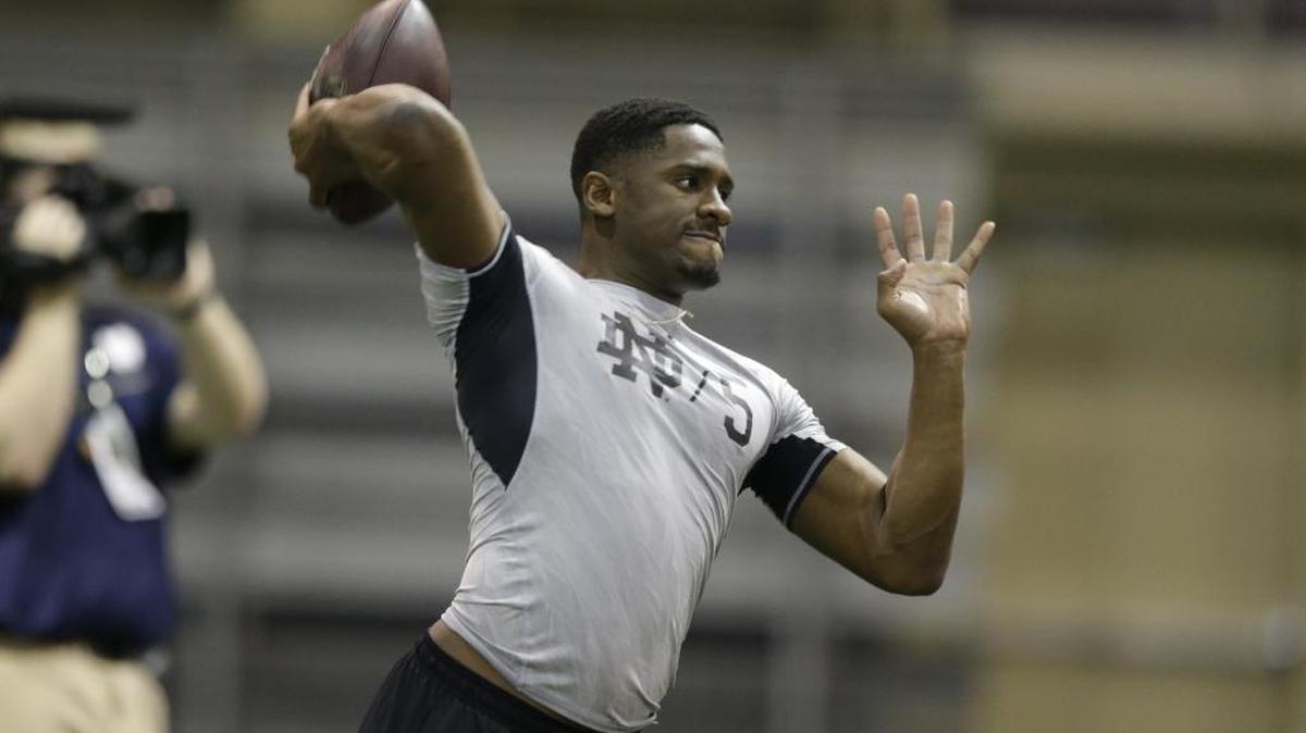 Everett Golson throws during a drill at Notre Dame’s Pro Day at the end of March in South Bend, Ind.