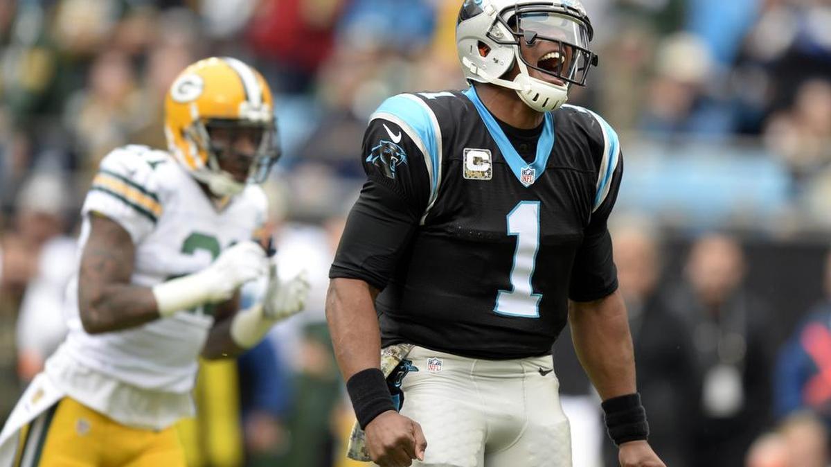 Carolina Panthers' Cam Newton (1) celebrates a run against the Green Bay Packers during the first quarter at Bank of America Stadium on Sunday, November 8, 2015. The Panthers led, 27-7 at halftime.