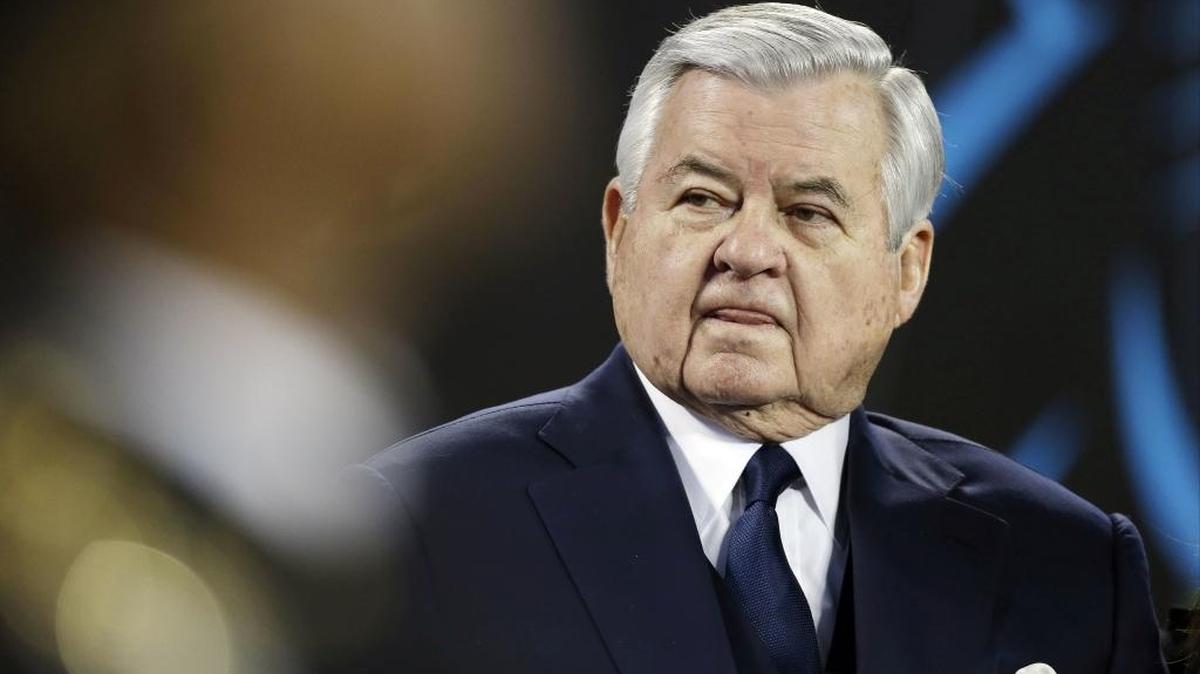 Carolina Panthers owner Jerry Richardson announced Sunday that he will put the franchise up for sale after the season is over.